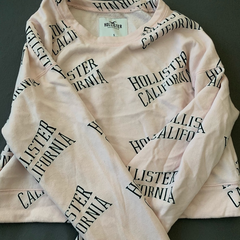 Light pink cropped hollister sweater